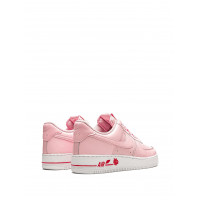 Nike Air Force 1 07 LX Pink